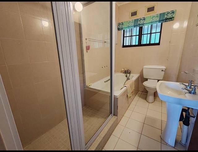 2 BEDROOM APARTMENT FOR SALE IN RENNIES BEACH